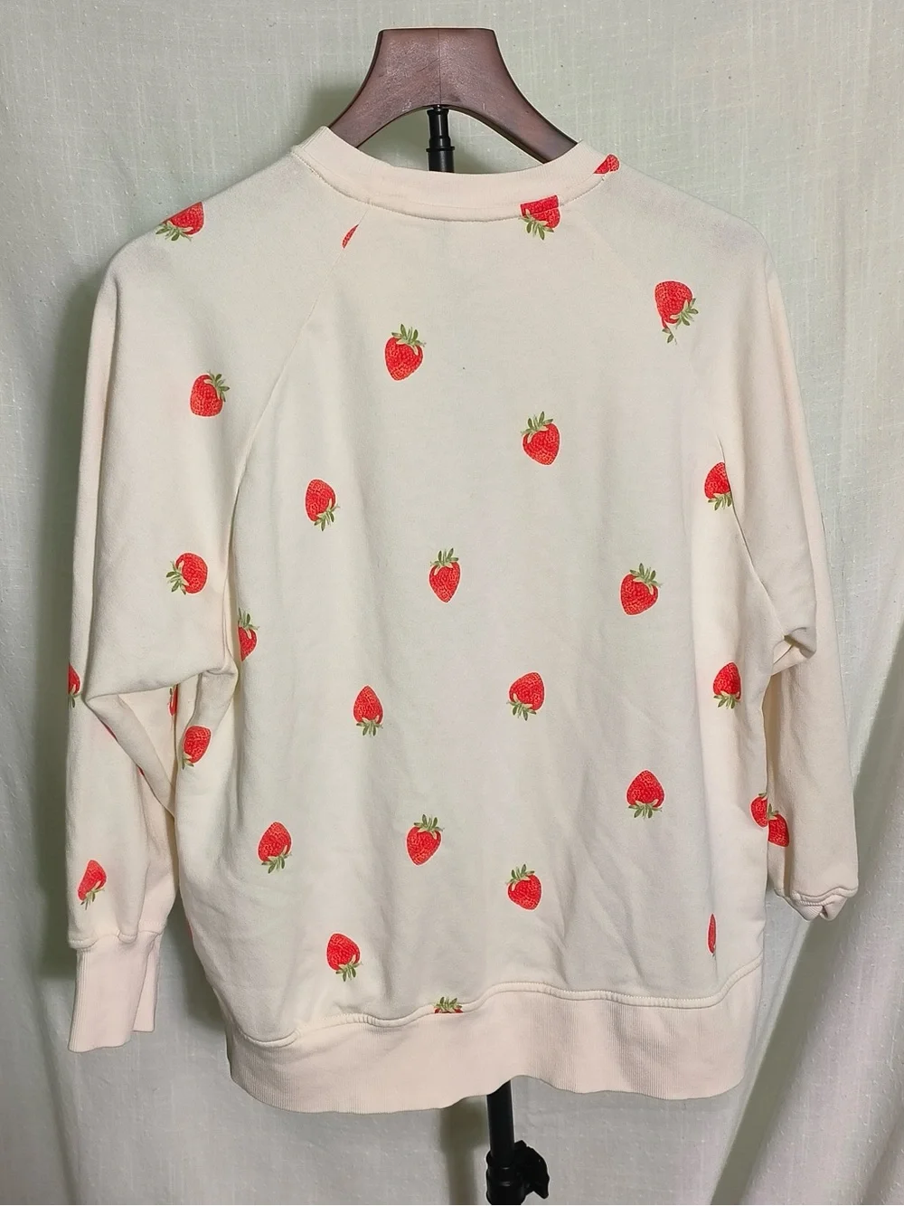 Old Navy Strawberry Print Cream Sweatshirt Girls XL 14/16 Cute Coquette